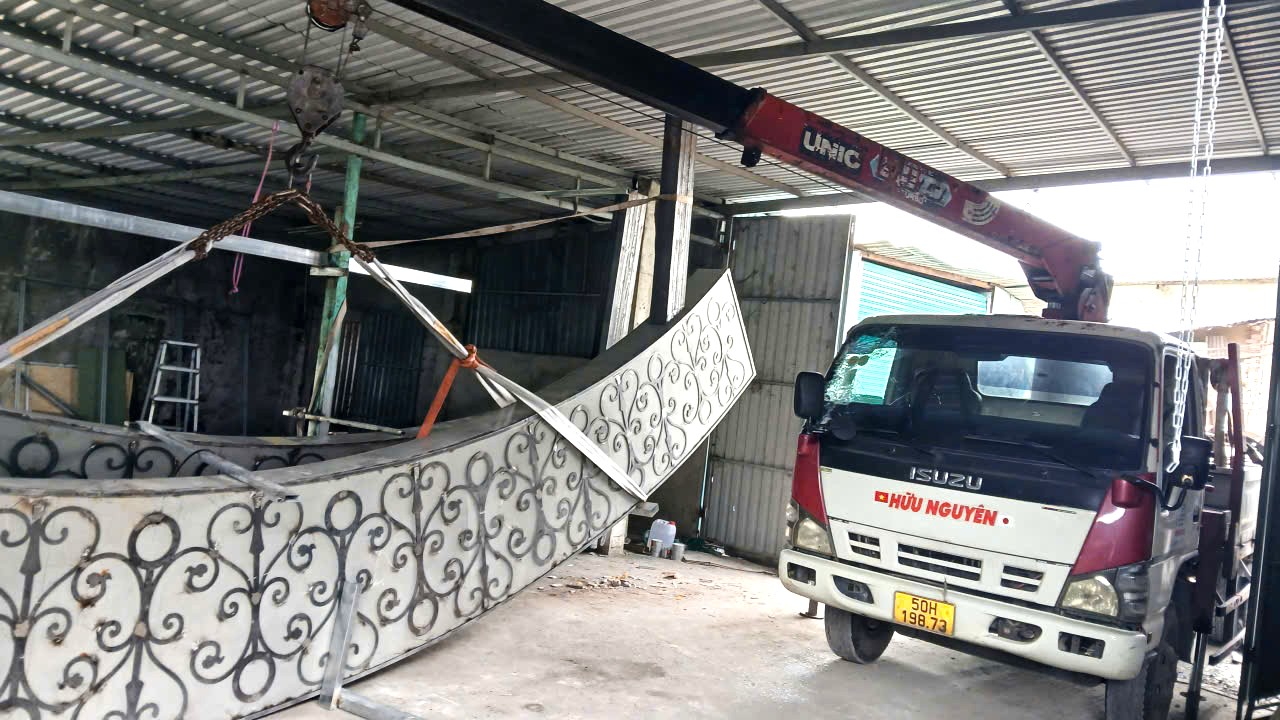 Triển khai vận h&agrave;nh thực tế xe cẩu 2.5 tấn